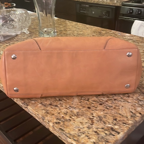 Coach camel color leather satchel barley used excellent condition 15x9 in - Picture 12 of 16